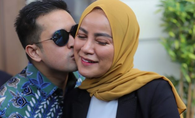 after the divorce trial, aufar hutapea kissed intimately olla ramlan SliqKy4V4v